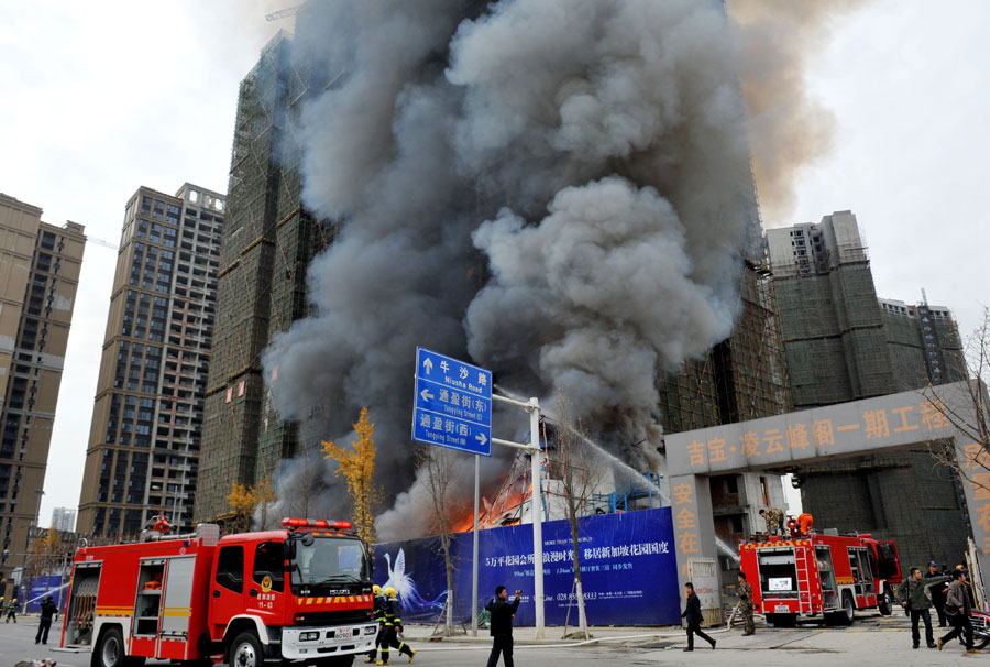 Fire breaks out at construction site in SW China