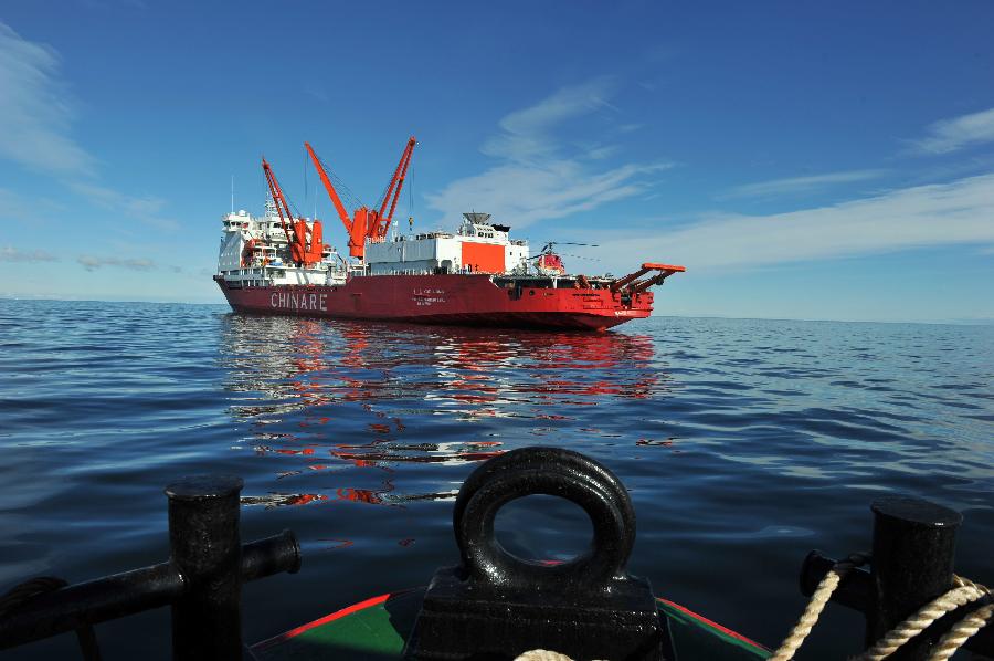 <EM>Xuelong </EM>carries on mission after breaking from floes