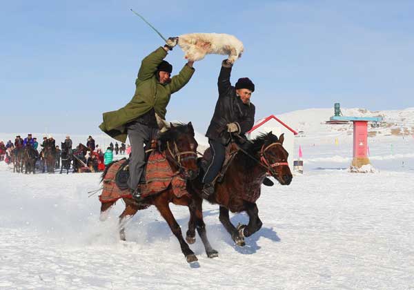 Winter cultural festival opens in Xinjiang