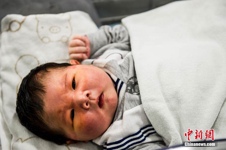 15-pound baby boy born in S China