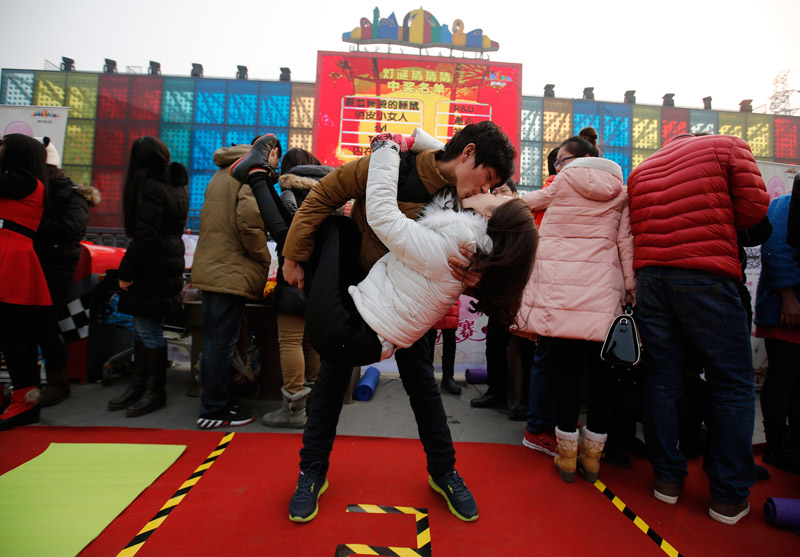 Kissing contest celebrates Valentine's Day in Beijing
