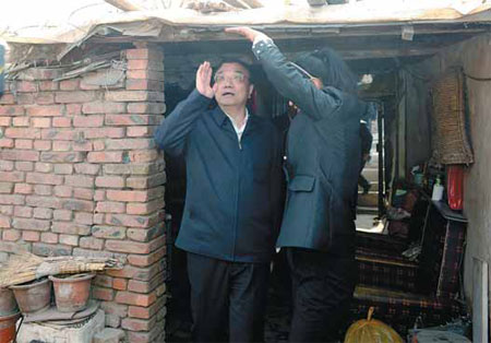 Li vows anew to rebuild shantytowns