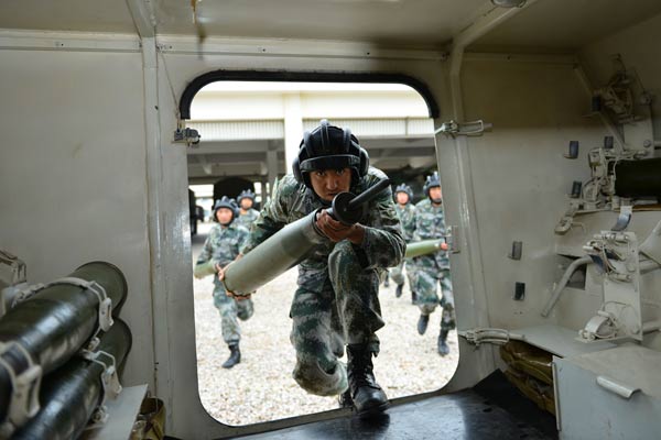 Tibetan soldiers strengthen top regiment