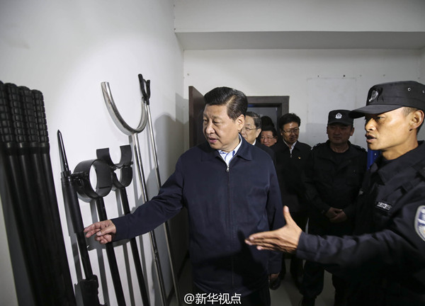 Xi visits border soldiers at Xinjiang base