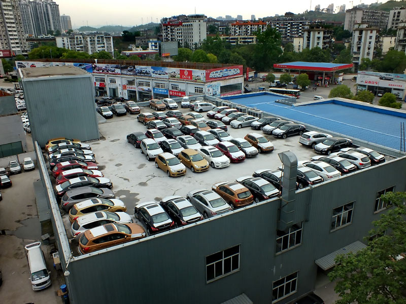 Car parking on roof sparks safety concerns