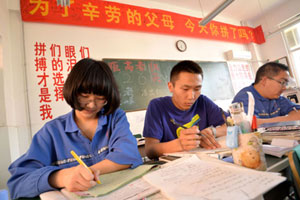 Students pop stress before college entrance exam