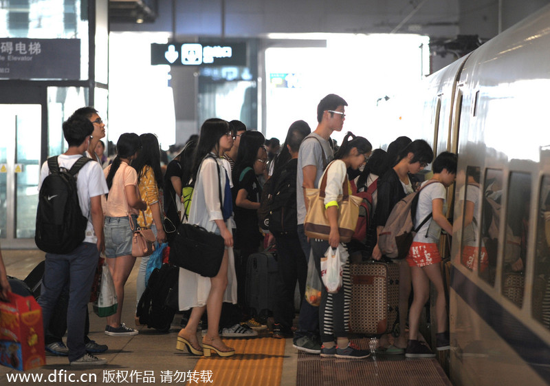 China's post-festival travel hits record peak