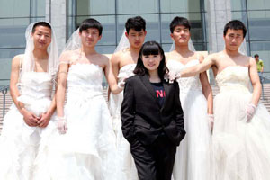 Wuhan graduates come full circle