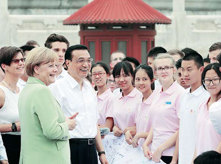 Li, German leader make surprise visit to students