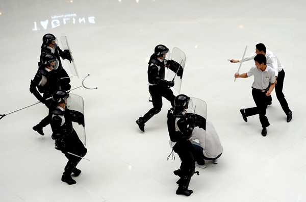 Emergency drill held at shopping mall in Hefei