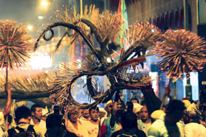 Dancing dragon fires up Mid-Autumn Festival celebrations