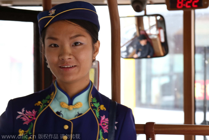 Beijing welcomes its vintage tour bus