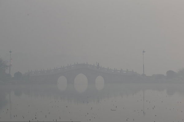 China chokes on smog