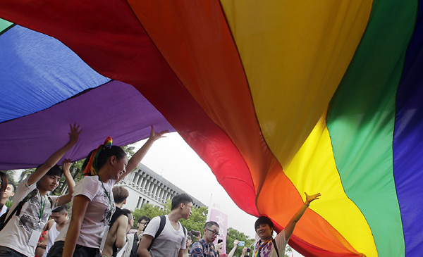 Taiwan's gay parade calls attention to LGBT diversity