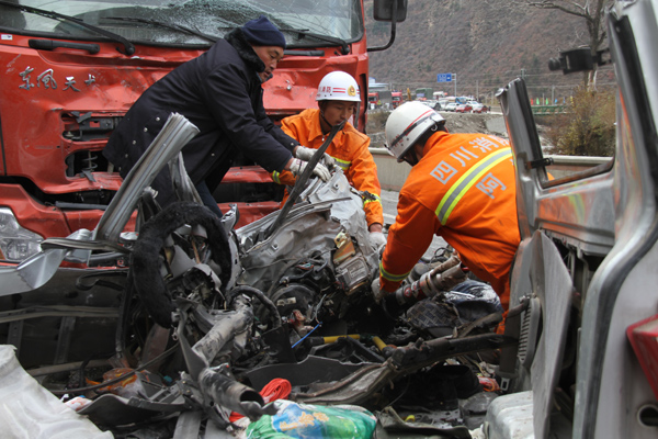 Eight killed in SW China road accident