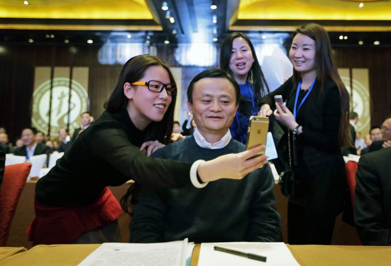 Jack Ma awarded Honorary Chairman of Zhejiang Chamber of Commerce