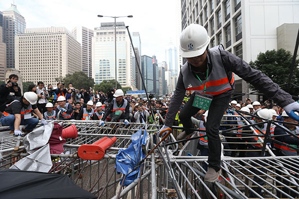 HK police to clear last occupy site Monday