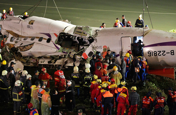 Crashed plane retrieved, 31 dead