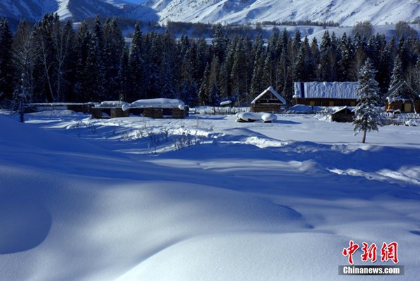 Snow turns village in Xinjiang into a fairy world