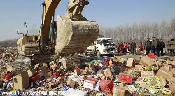 E China villagers snatch fake goods to be destroyed