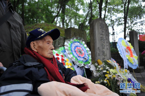 Chinese honor war heroes on Tomb Sweeping Day