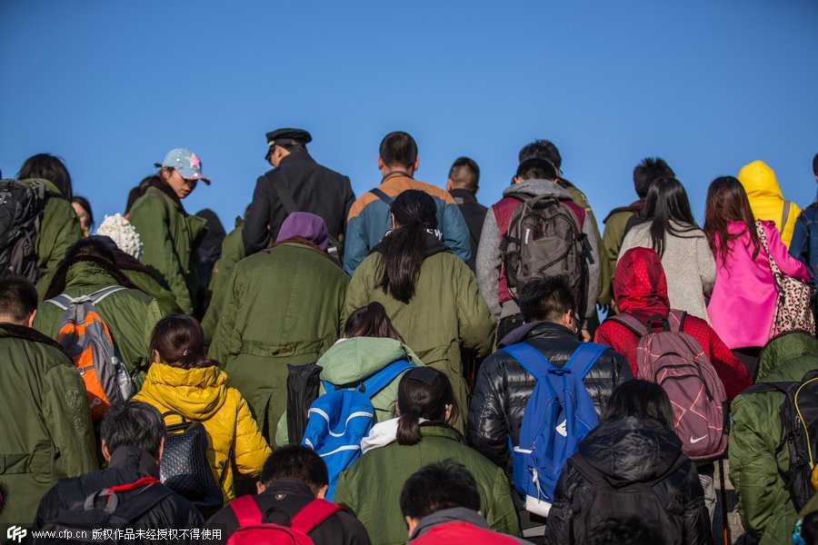 Tourists swarm Mount Taishan even before holiday
