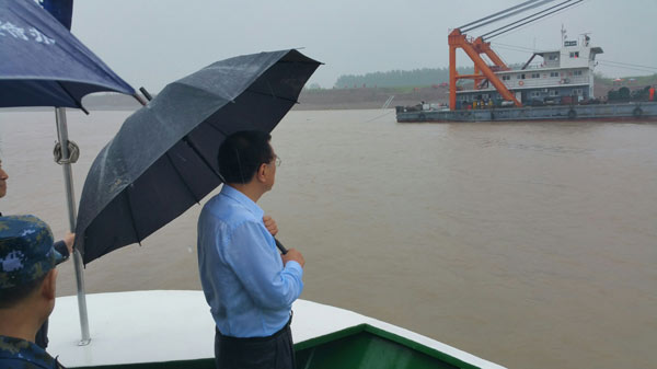 Premier Li pays respects to those killed in ship accident