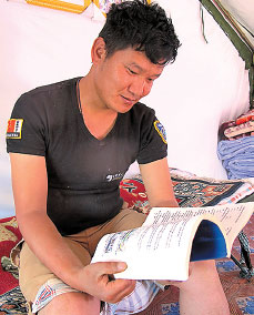 Tibetans affected by earthquake learn to drive