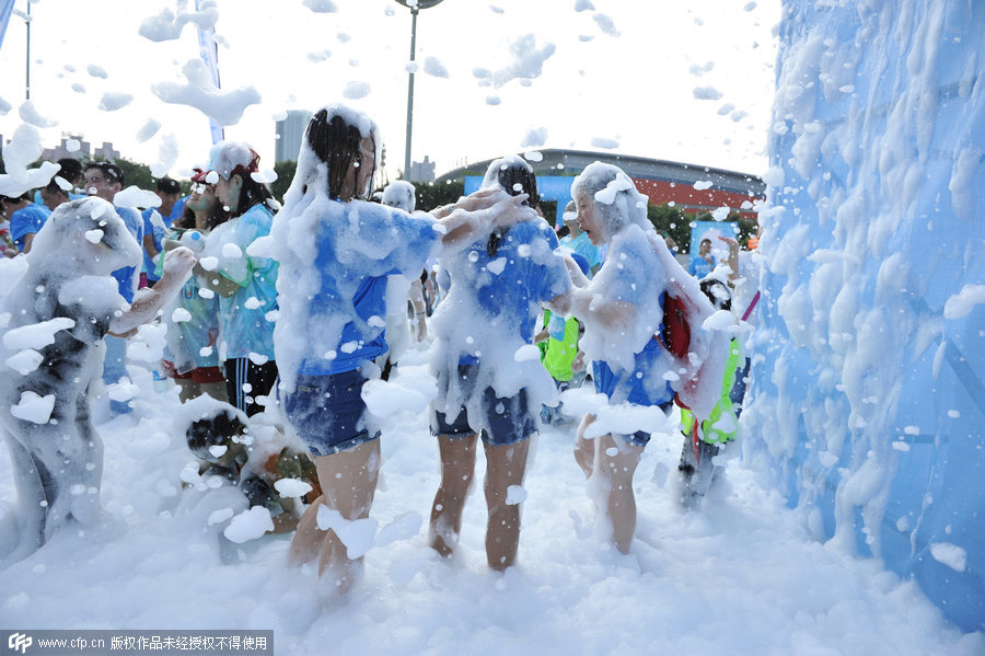 Bubble Run brings fun to Shenyang