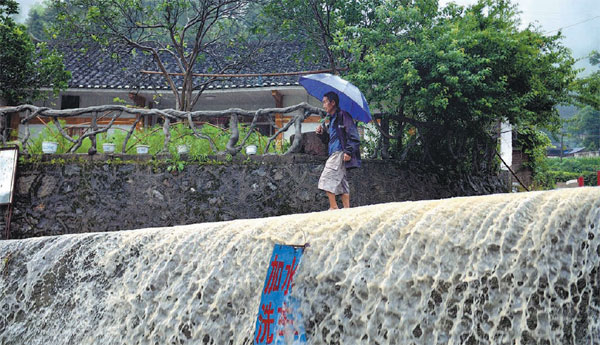 Early warnings help flood-hit rural residents