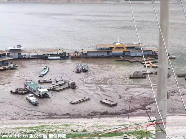 Landslide causes boats to sink in SW China