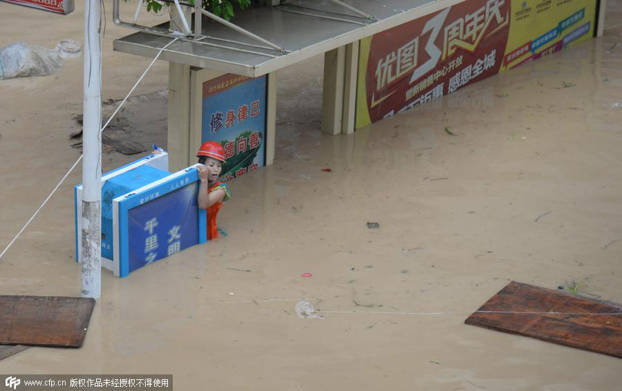 Heavy downpour hits SW China