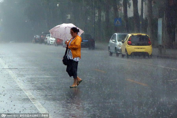 Rains leave Beijing's streets flooded, force evacuation
