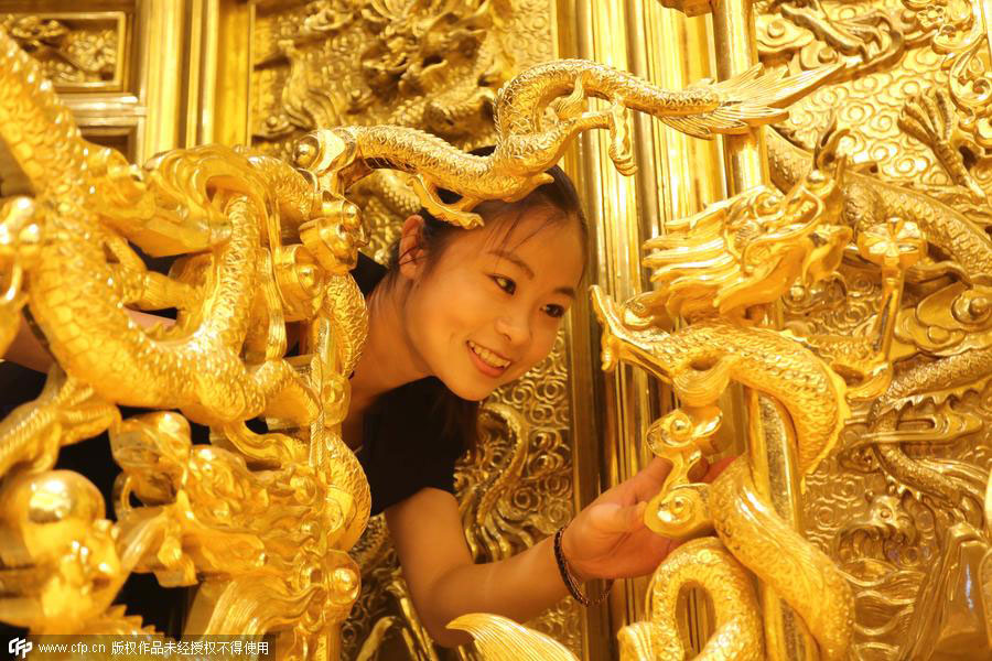 Restaurant creates golden dragon throne worth $64,440