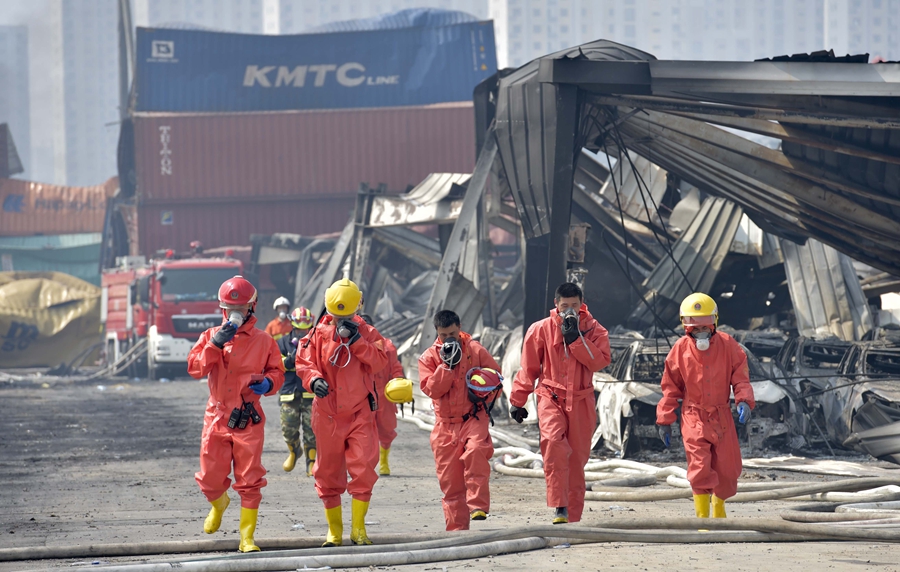 Rescue operation continues, 64 hrs after blasts rock Tianjin port
