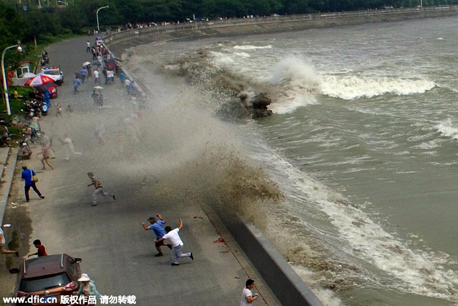Soaring tides in Qiantang River