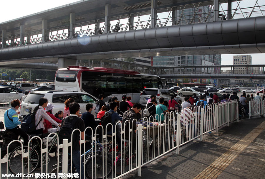 Beijing sees heavy traffic jams after parade holiday