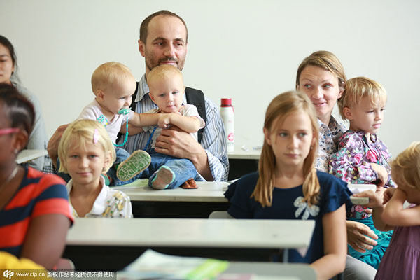 Polish couple brings six daughters to China to study Chinese