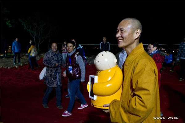 Robot monk with artificial intelligence makes debut