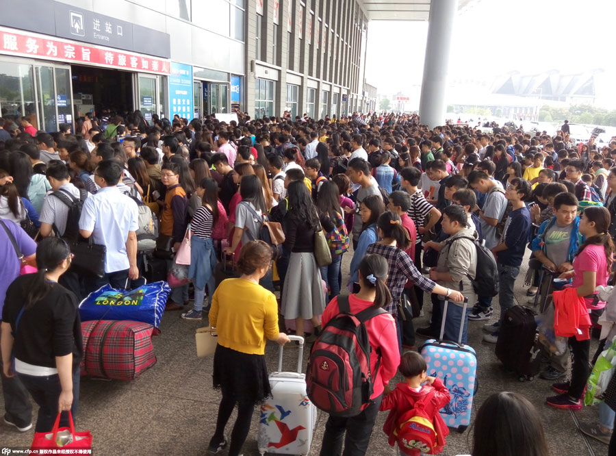 Travel rush around China as National Day holidays end