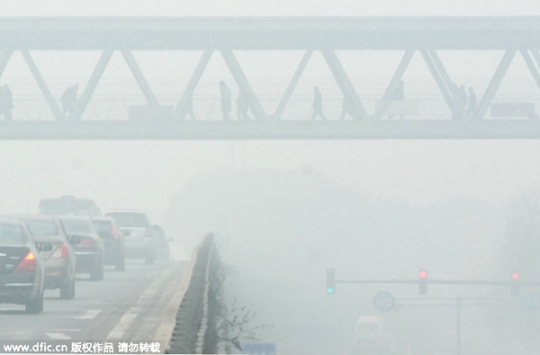 Amid severe smog, Beijing orders halt to production