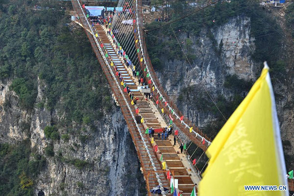 World's longest glass bridge built in Zhangjiajie