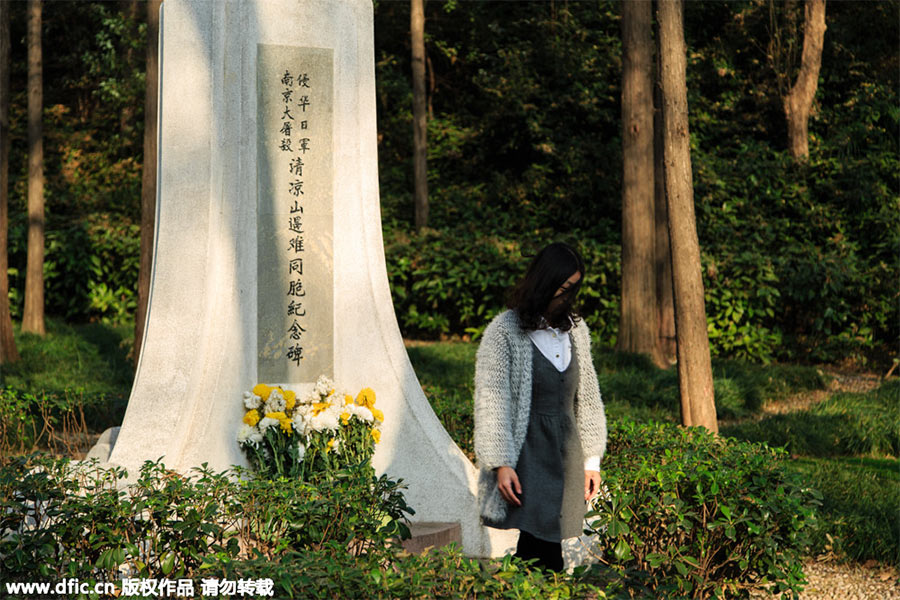 Chinese mourn Nanjing Massacre victims before Memorial Day