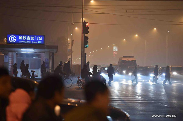 Smog shrouds Beijing