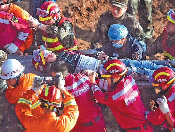 Man saved 67 hours after landslide struck
