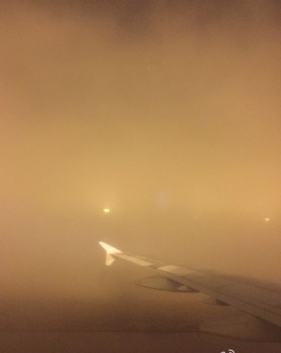 Flights cancelled as heavy smog blankets Beijing