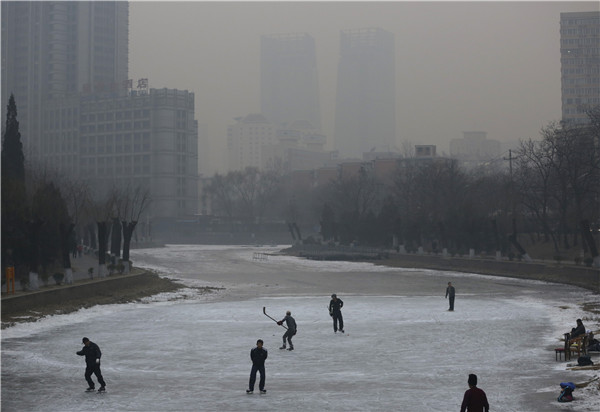 Beijing issues blue alert for heavy air pollution