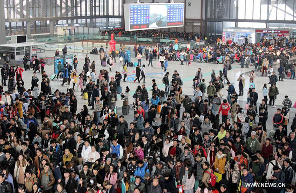 China witnesses travel peak on last day of New Year holiday