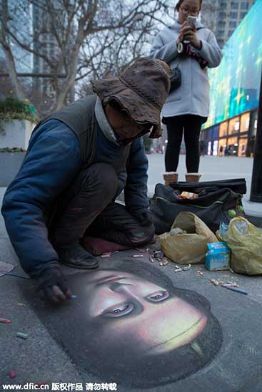 Beggar spends hours drawing Mona Lisa with chalk