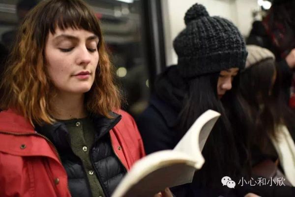 Young bookworms turn subway carriage into reading room